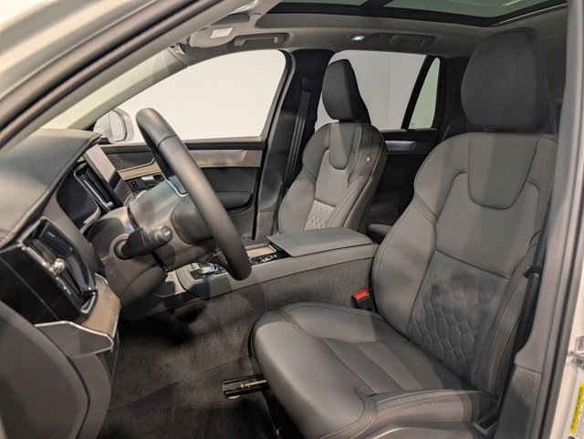 Used 2025 Volvo XC90 B6 Plus image 13