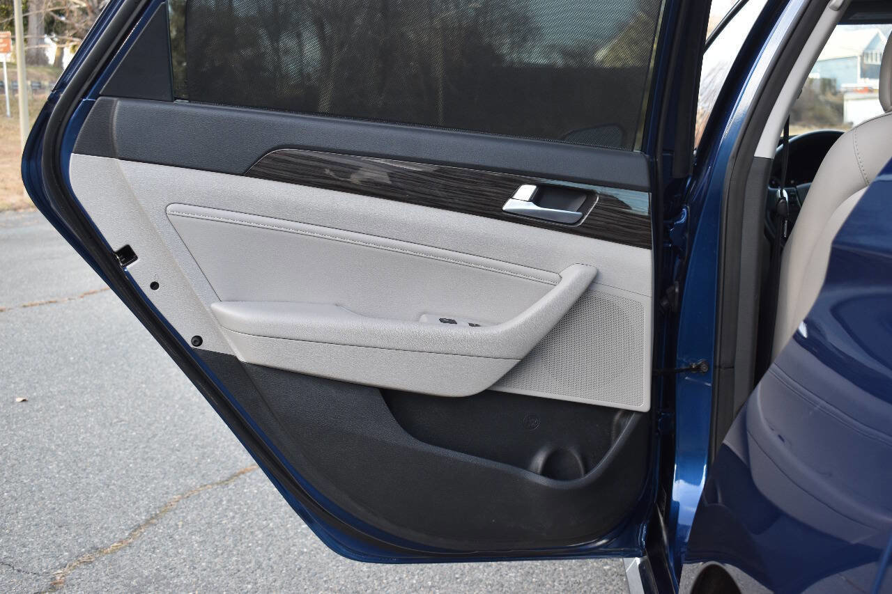 Used 2015 Hyundai Sonata Limited w/ Option Group 06 image 11