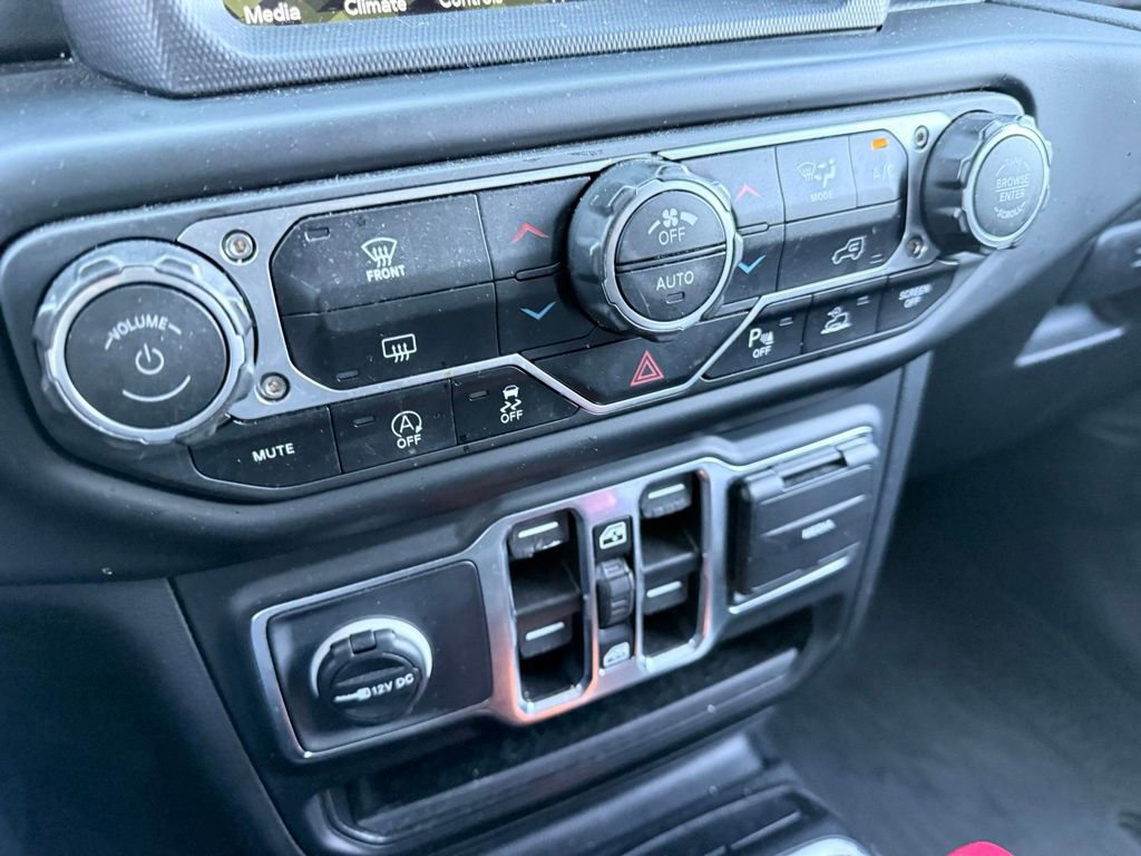 Used 2023 Jeep Wrangler Altitude image 21