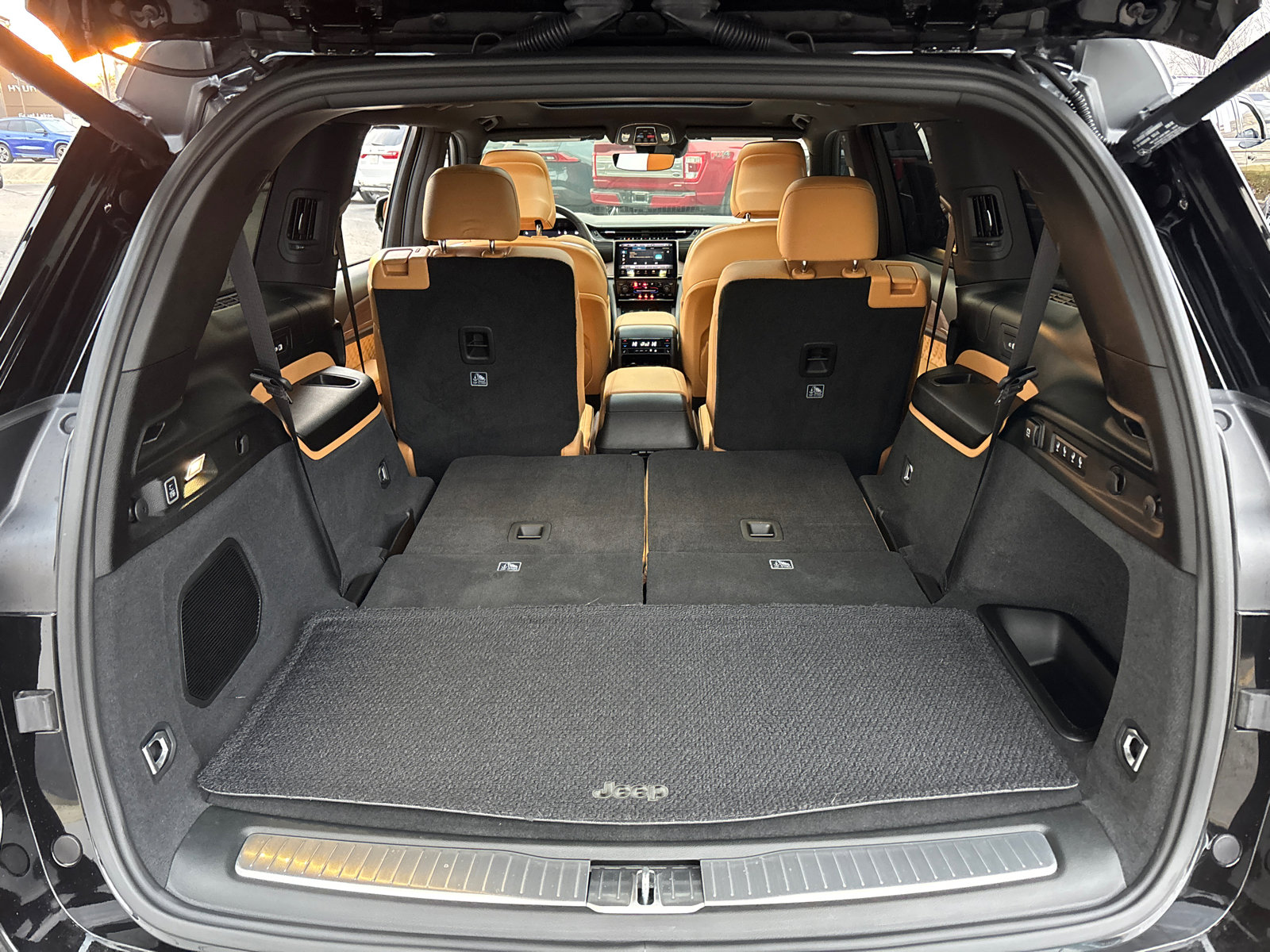 Used 2025 Jeep Grand Cherokee L Summit image 9