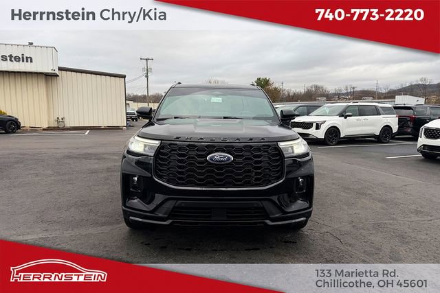 Used 2025 Ford Explorer ST-Line w/ Premium Package image 2