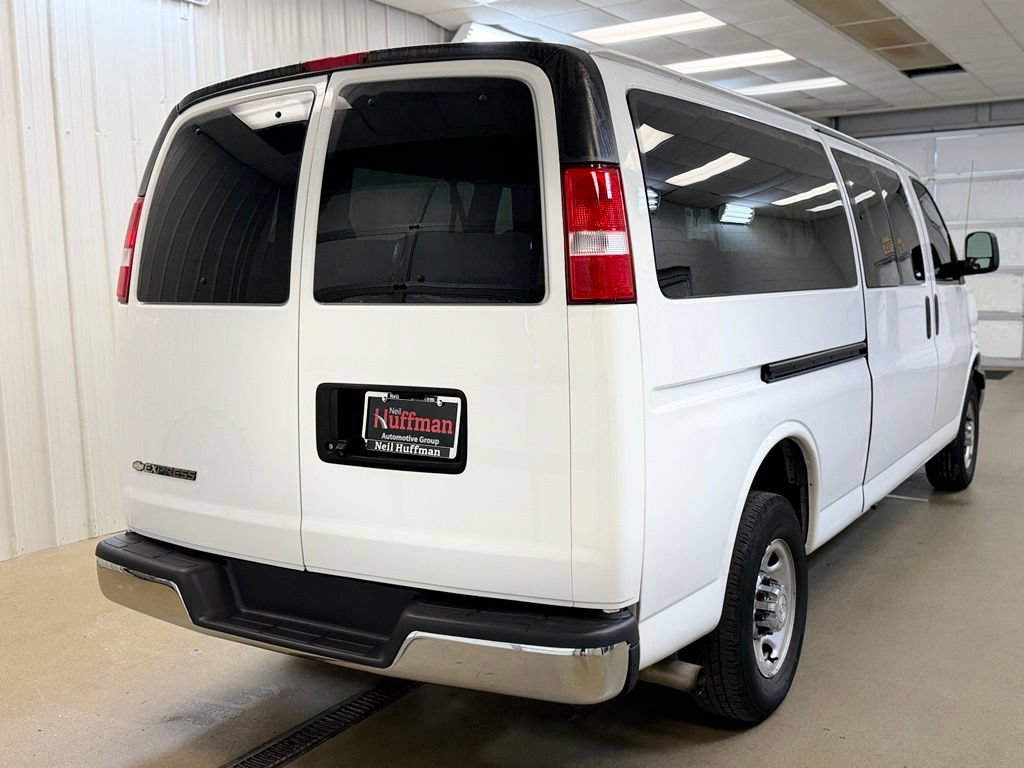 Used 2020 Chevrolet Express 3500 LT w/ LT Preferred Equipment Group RWD image 5