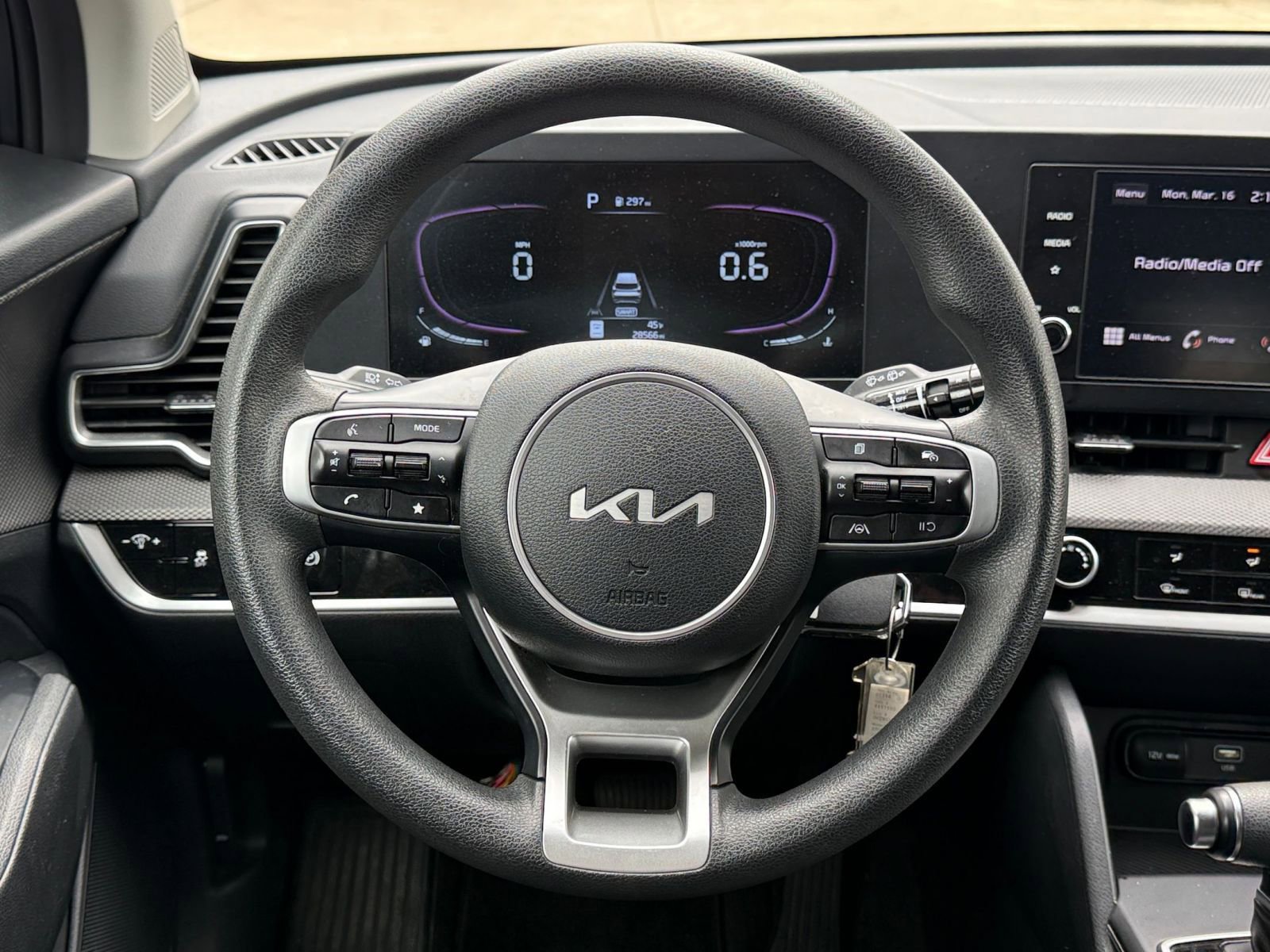 Used 2025 Kia Sportage LX image 28