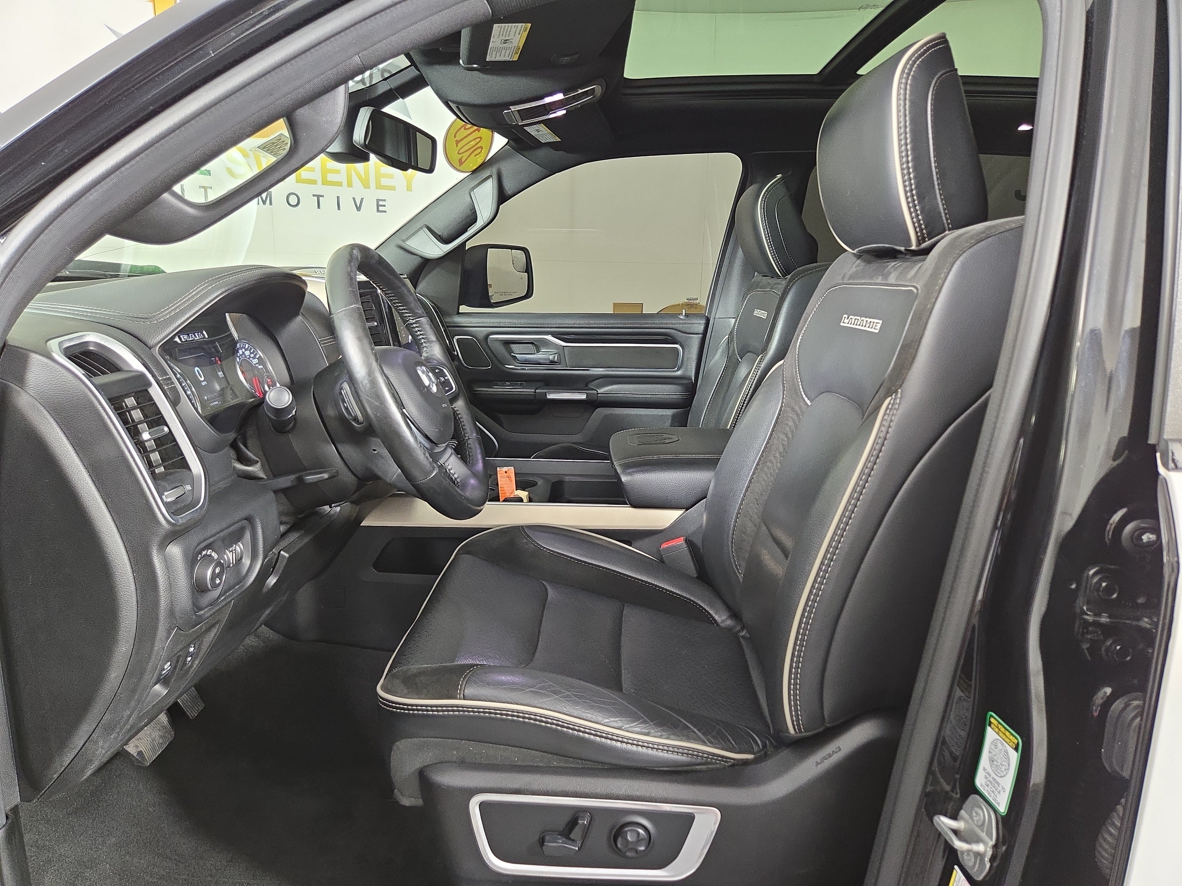 Used 2019 RAM 1500 Laramie AWD/4WD image 11