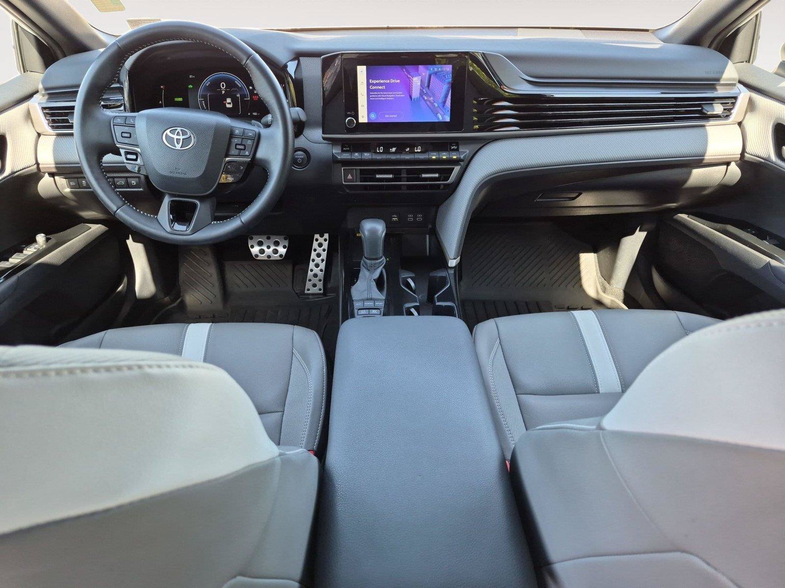 Used 2025 Toyota Camry SE FWD image 11