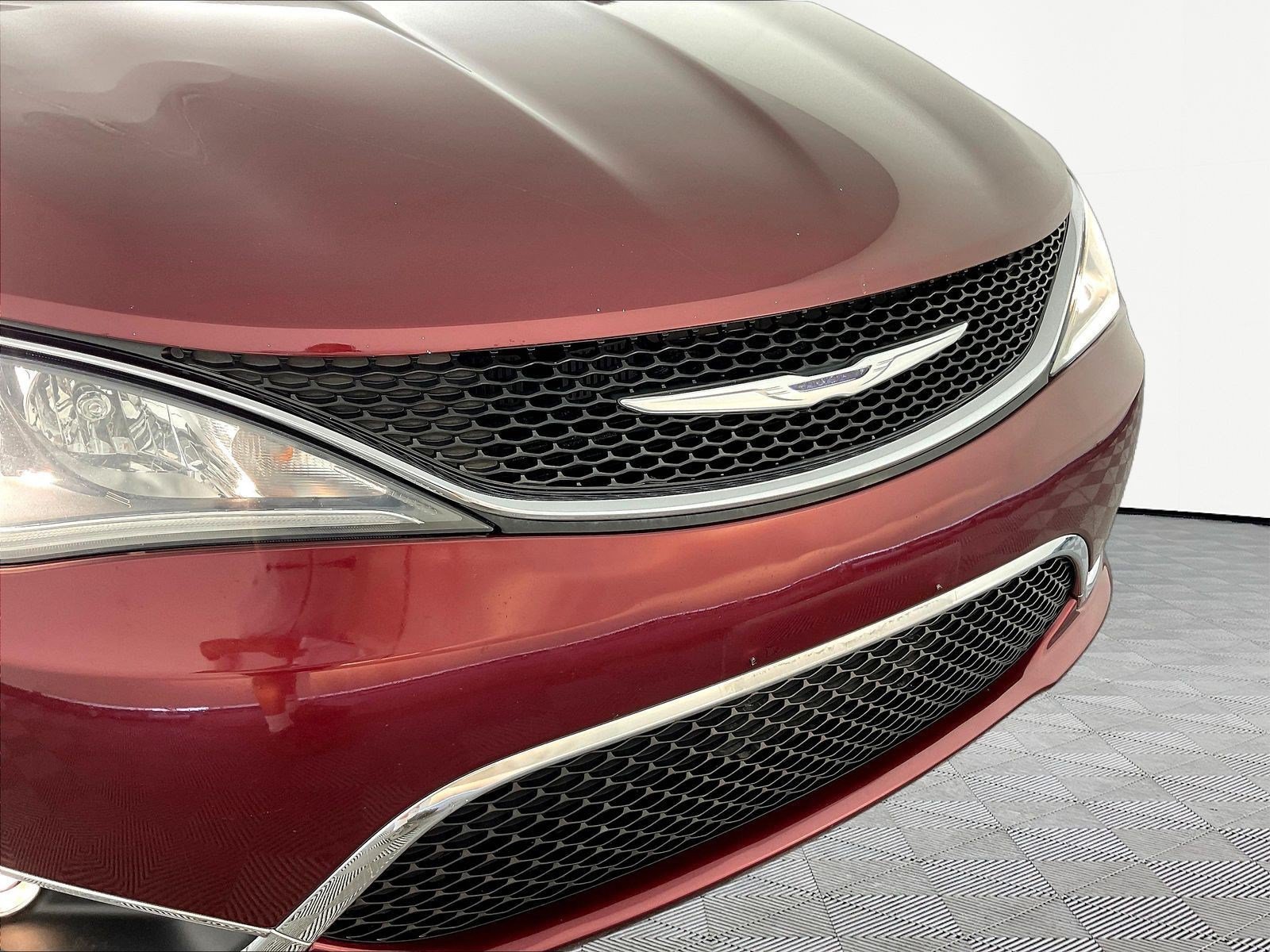 Used 2017 Chrysler Pacifica Touring-L FWD image 33