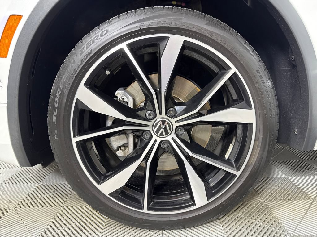 Used 2022 Volkswagen Tiguan SEL R-Line image 19