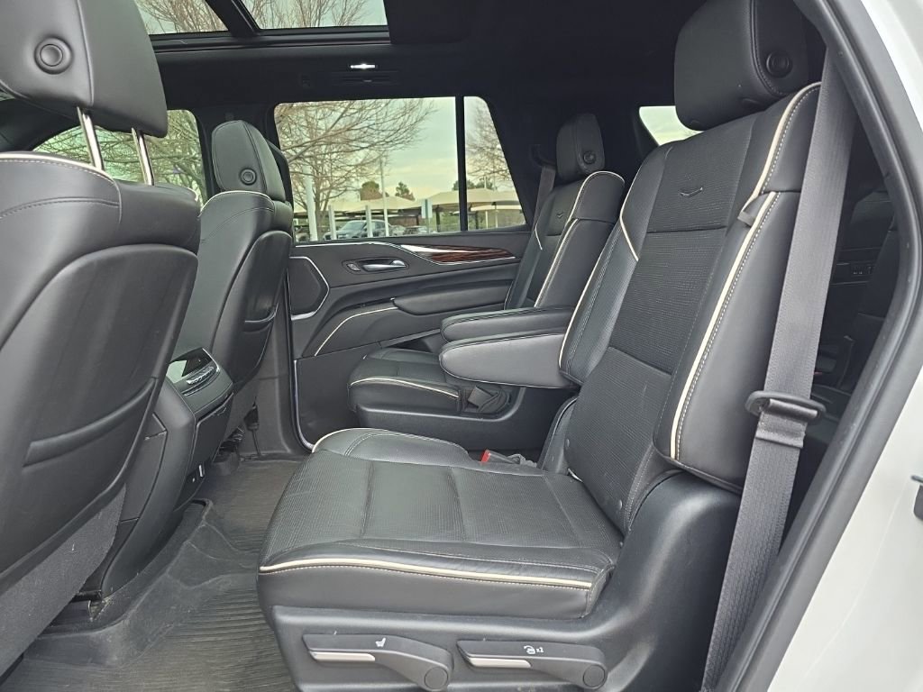 Used 2021 Cadillac Escalade Premium Luxury w/ LPO, Illumination Package image 17