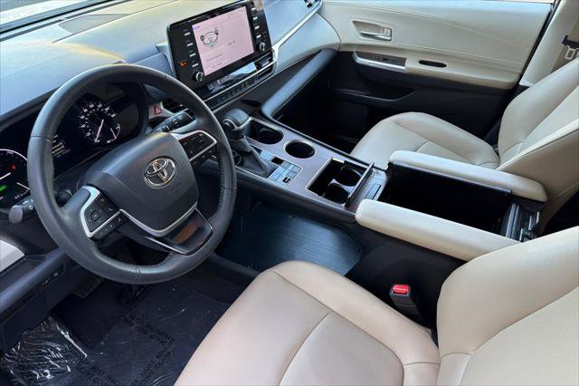 Certified 2023 Toyota Sienna XLE FWD image 11
