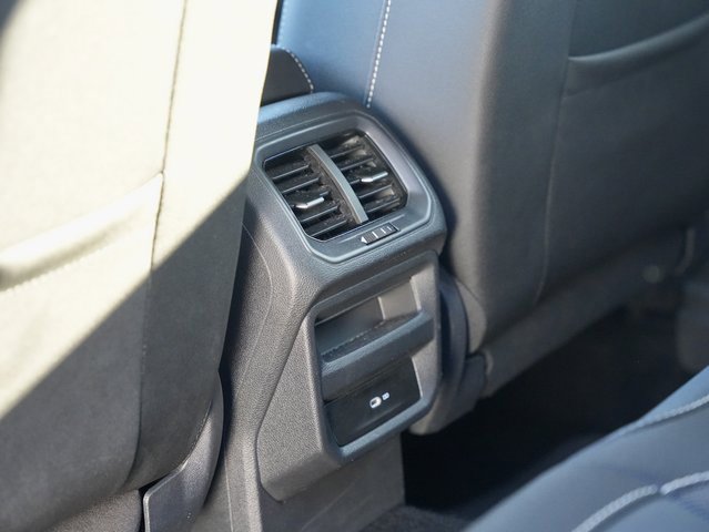 Used 2024 Volkswagen Taos SE image 12