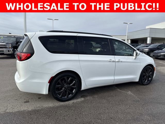 Used 2018 Chrysler Pacifica Touring Plus w/ S Appearance Package image 2