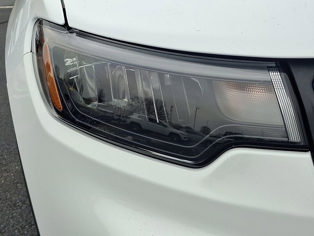 Used 2024 Jeep Compass Latitude image 9