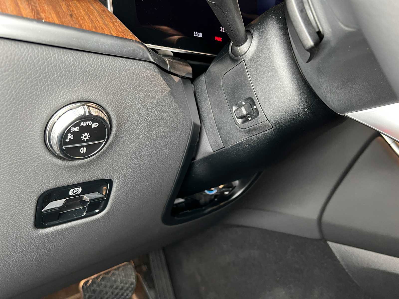 Used 2025 Mercedes-Benz GLC 350e 4MATIC image 25