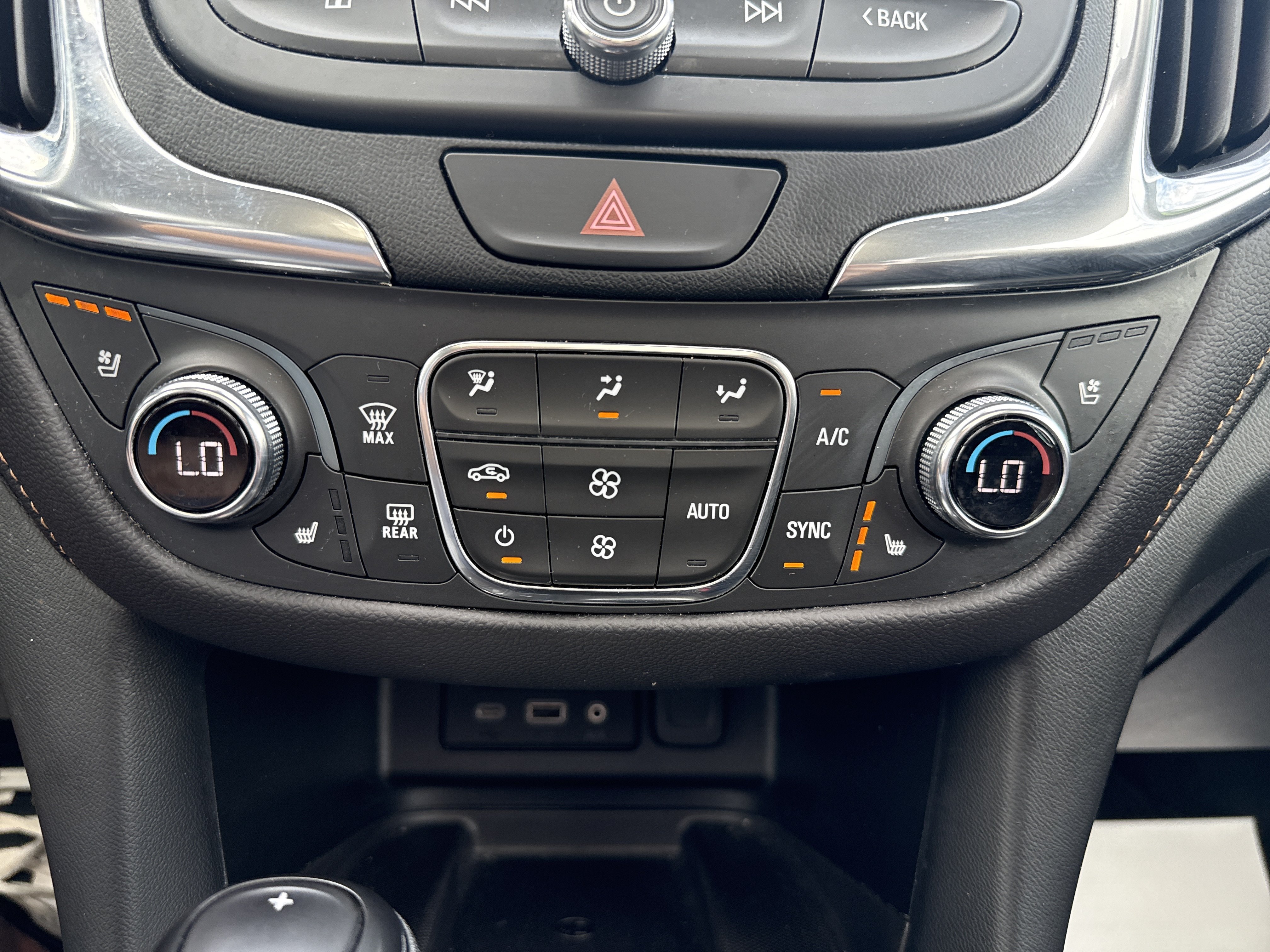 Used 2021 Chevrolet Equinox Premier AWD/4WD image 30