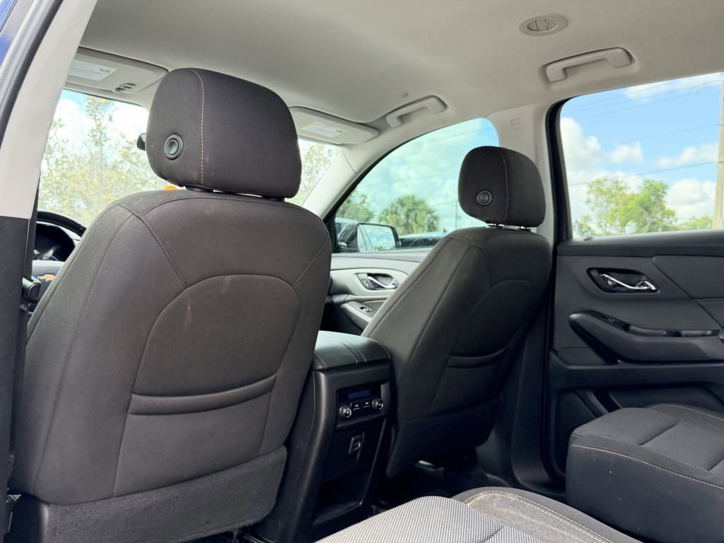 Used 2020 Chevrolet Traverse LT image 18