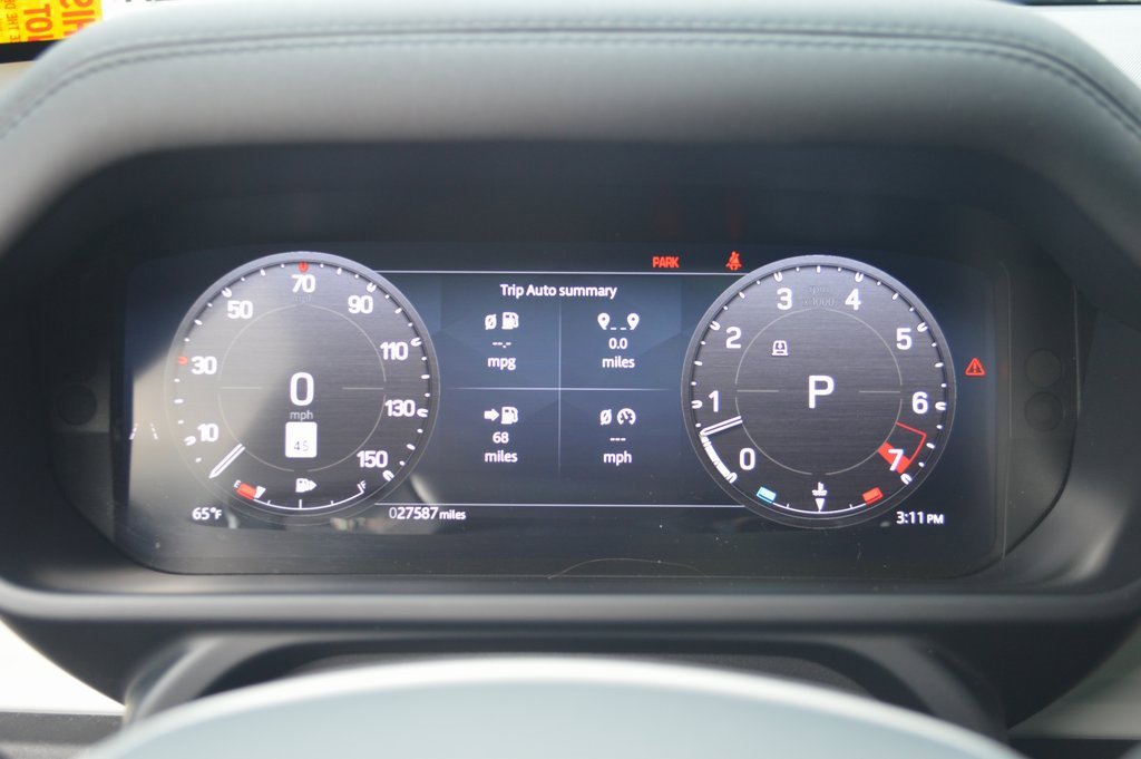 Used 2024 Land Rover Defender 90 X-Dynamic SE image 19