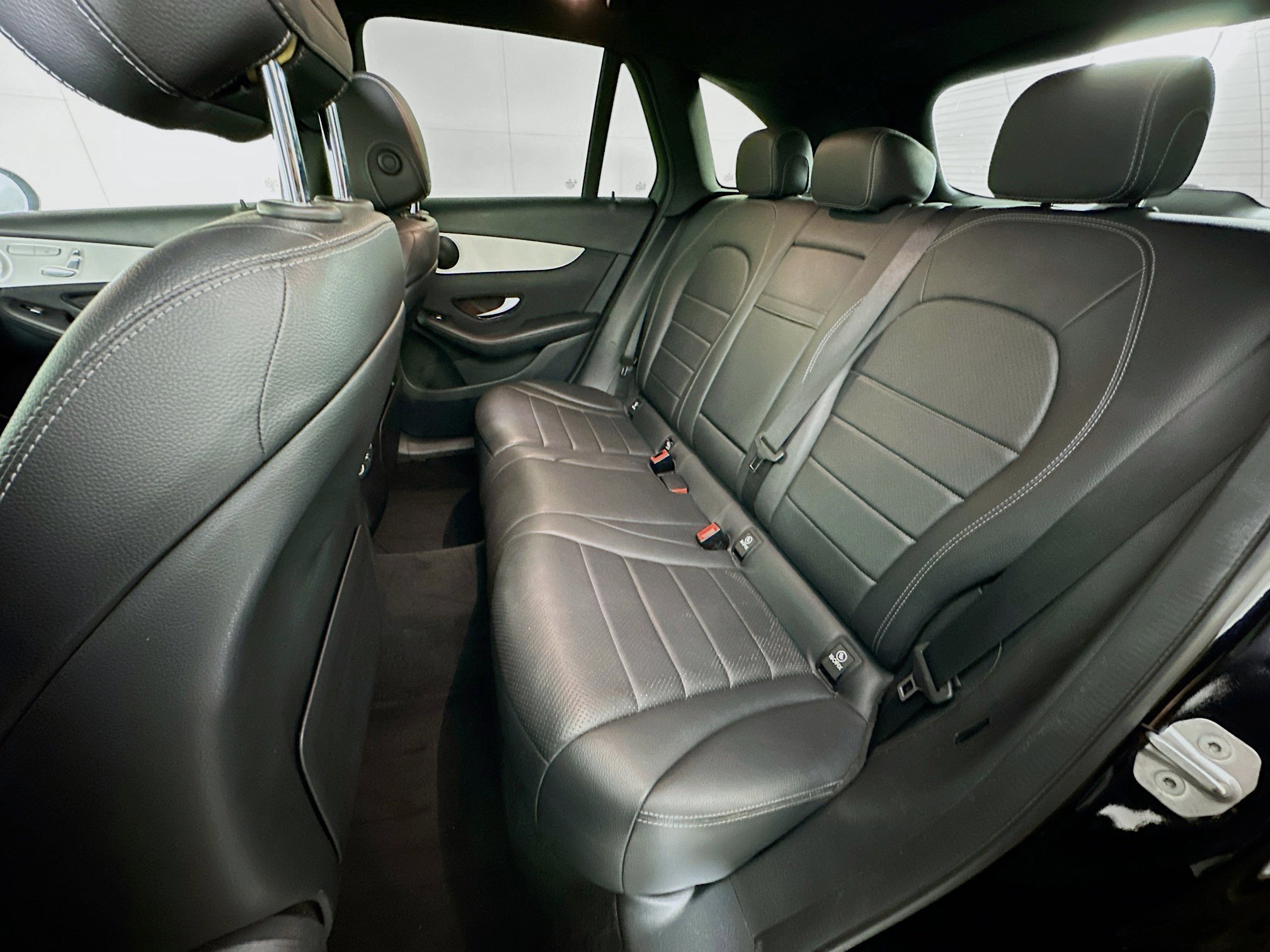 Used 2021 Mercedes-Benz GLC 300 image 27