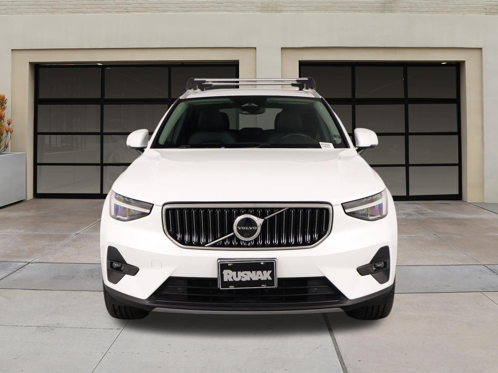 Certified 2023 Volvo XC40 B5 Plus w/ Driver Assist Package AWD/4WD image 6