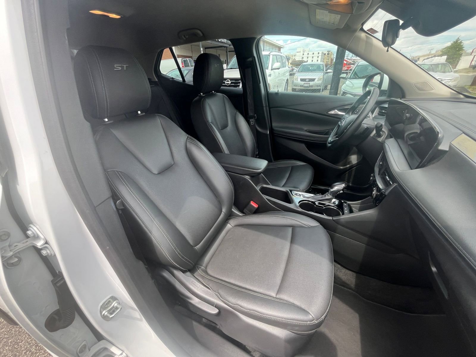 Used 2024 Buick Encore GX Sport Touring FWD image 34
