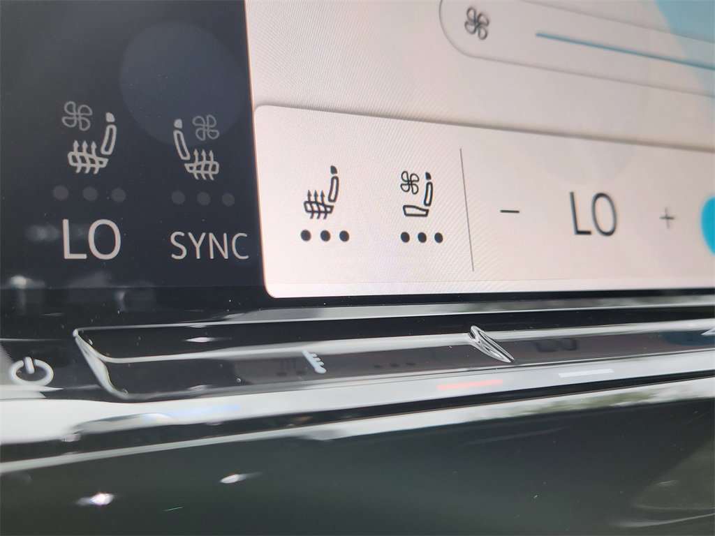 New 2025 Volkswagen Atlas Cross Sport SE image 13