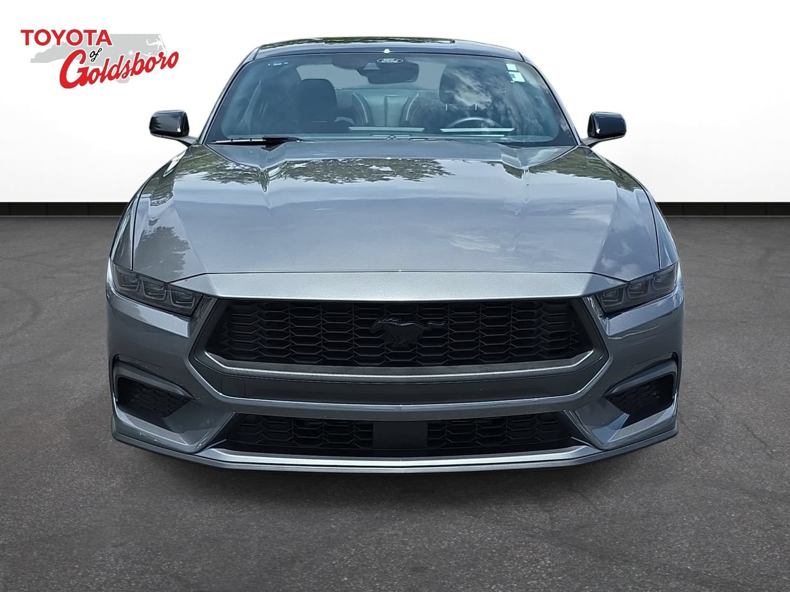 Used 2025 Ford Mustang Coupe RWD image 2