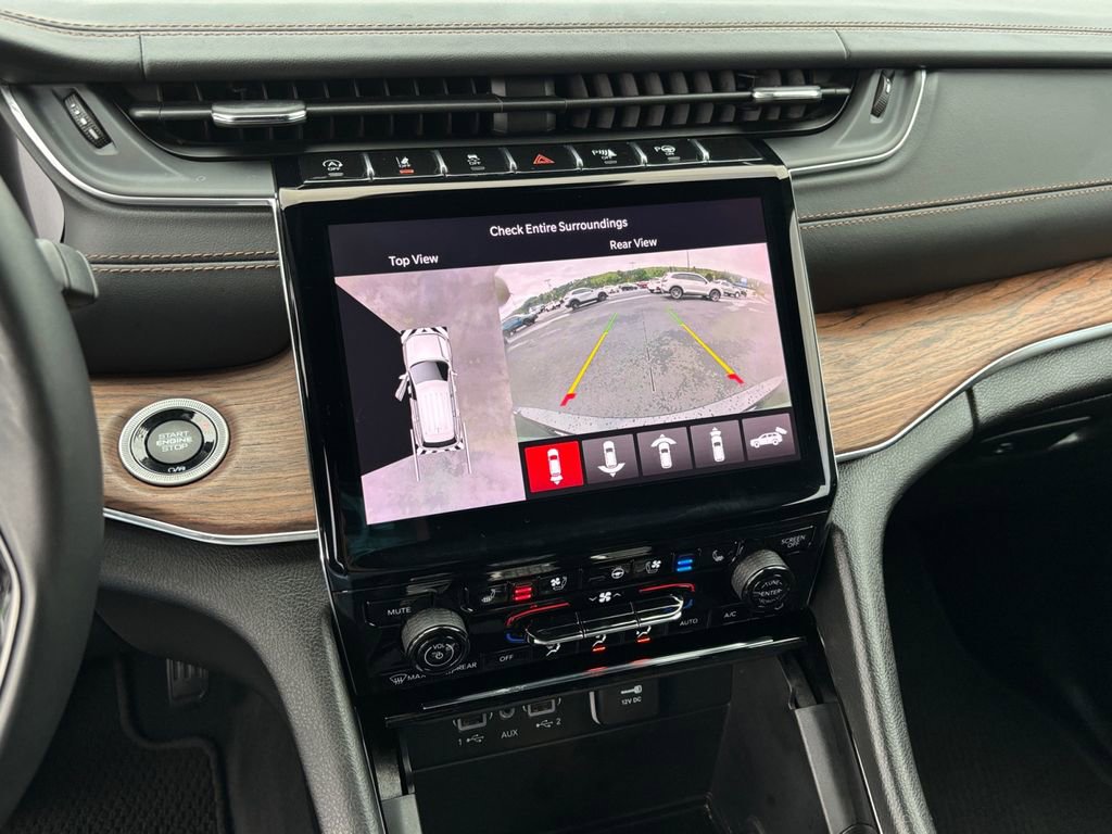 Used 2023 Jeep Grand Cherokee L Summit AWD/4WD image 18