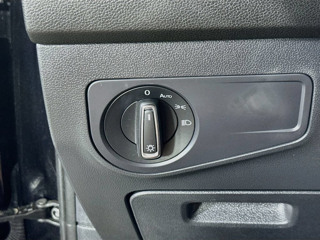 Used 2024 Volkswagen Tiguan SE FWD image 21