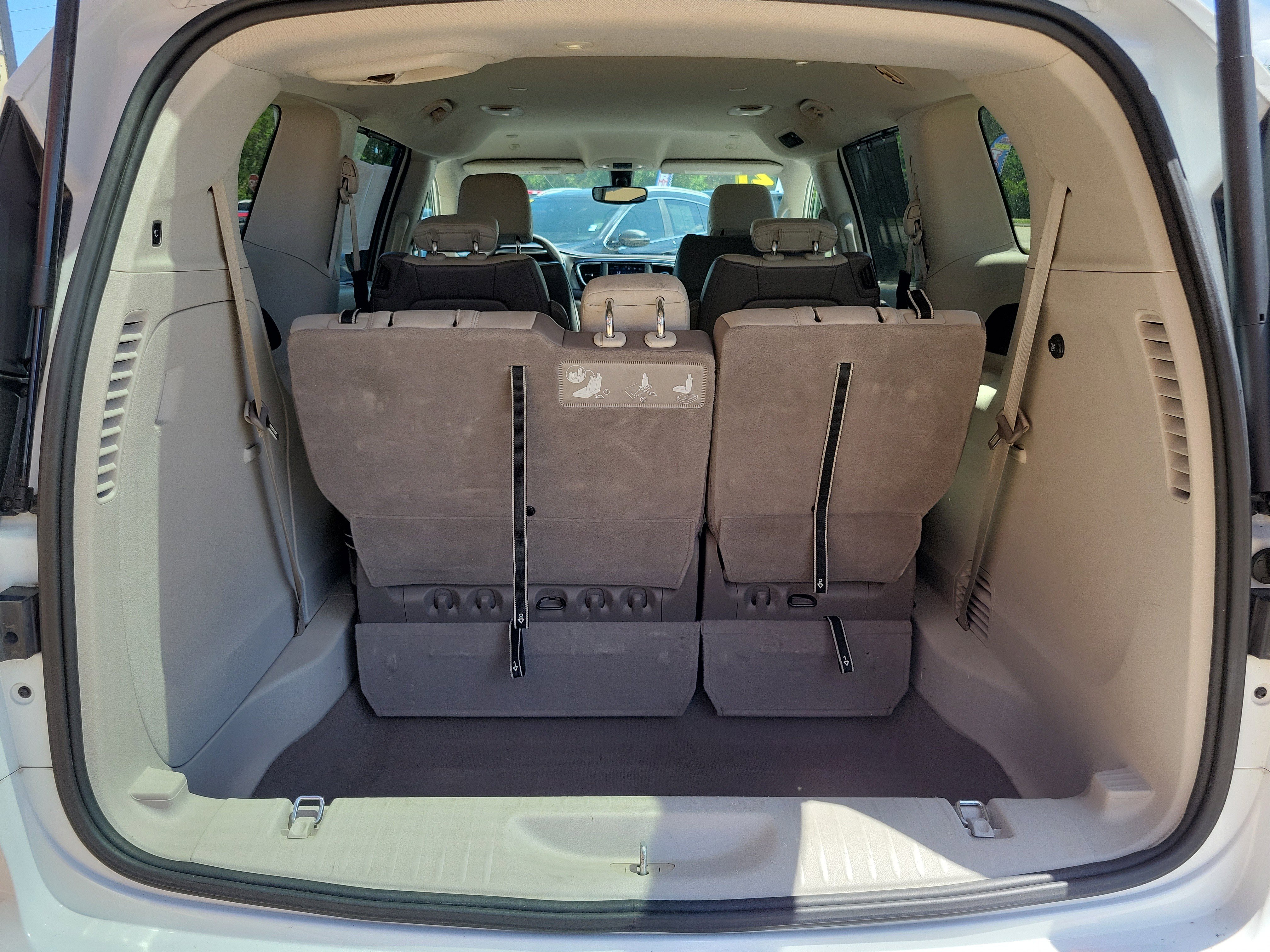 Used 2021 Chrysler Voyager Lxi FWD image 6
