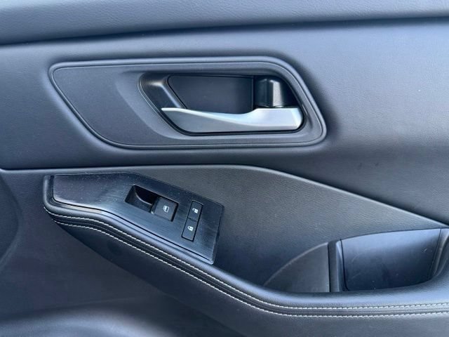 Used 2025 Nissan Rogue SV FWD image 18