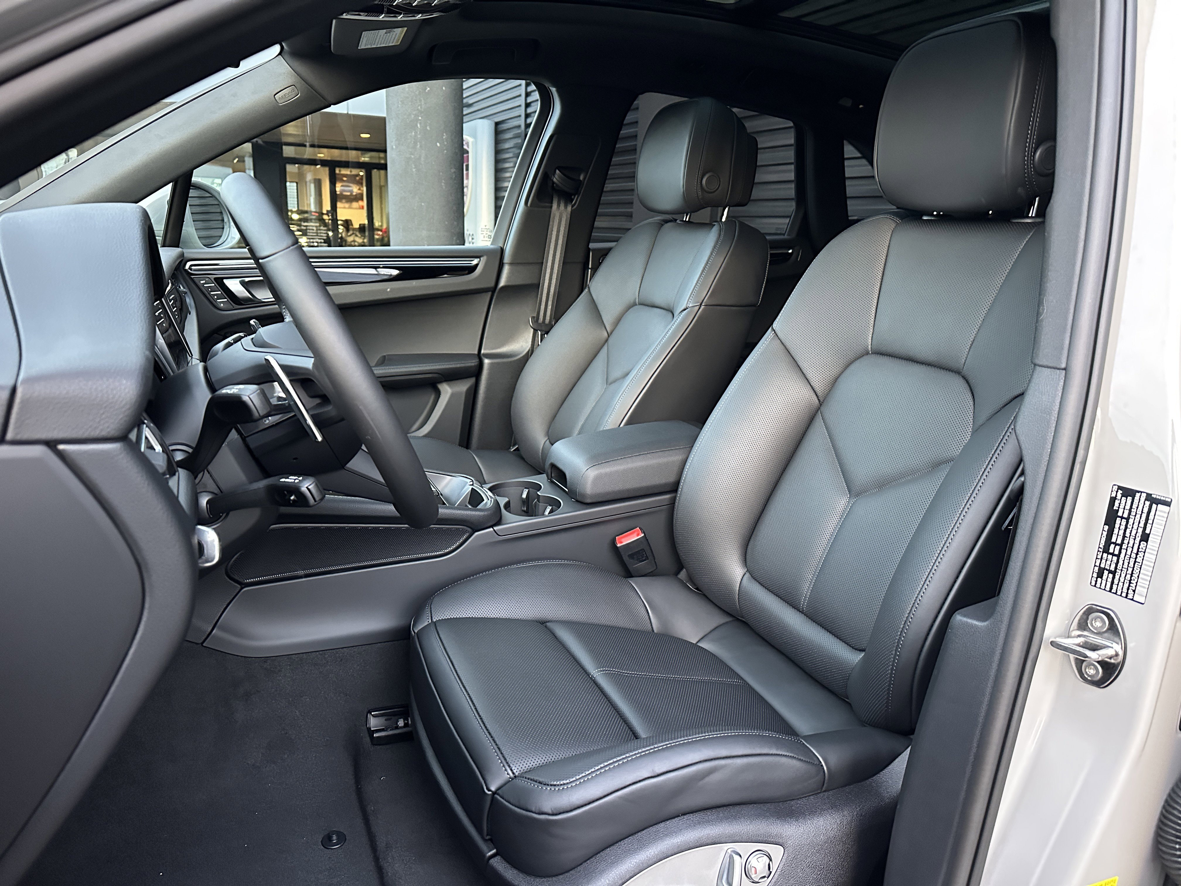 New 2026 Porsche Macan AWD/4WD image 5