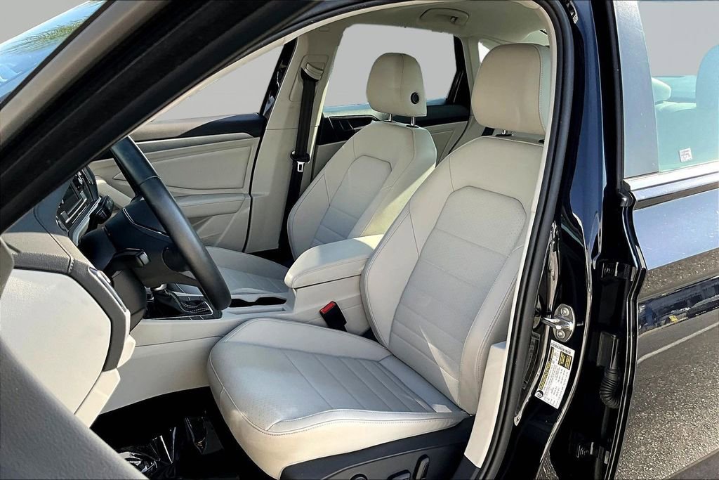 Used 2023 Volkswagen Jetta SE w/ Panoramic Sunroof Package image 21