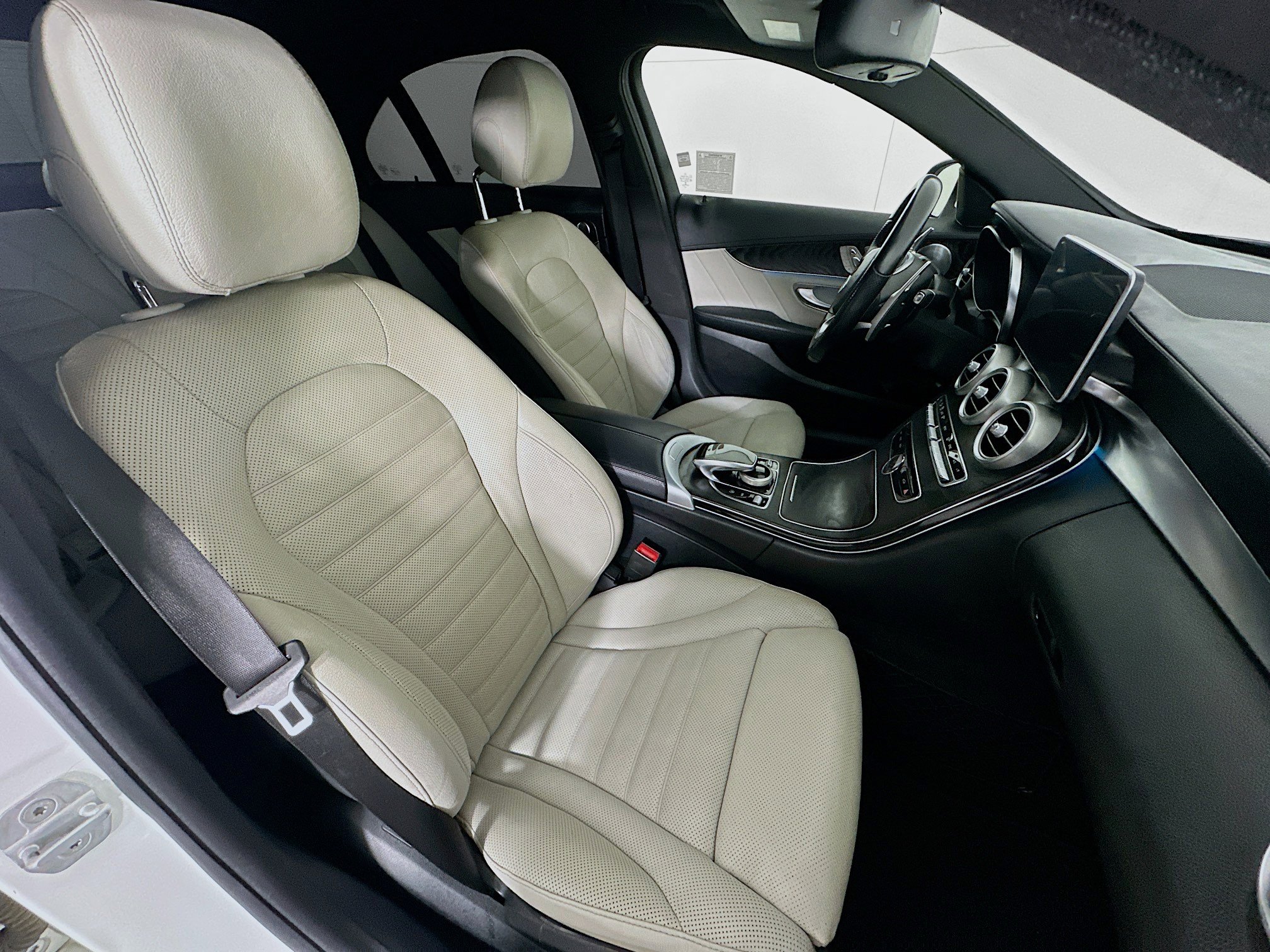 Used 2015 Mercedes-Benz C 400 4MATIC image 29