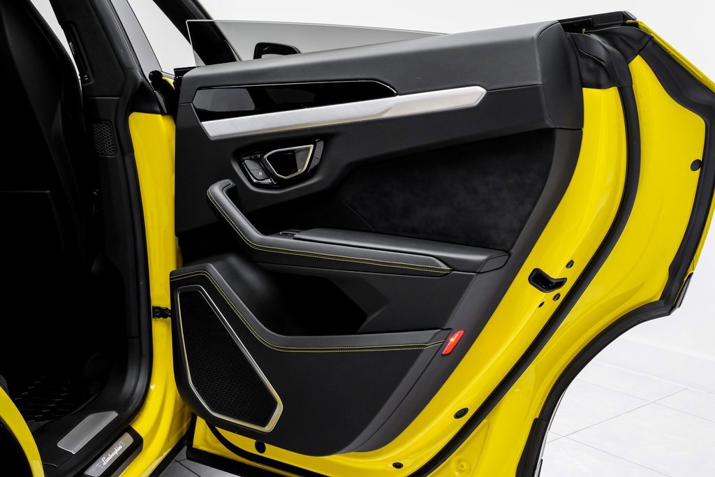 Used 2022 Lamborghini Urus image 38