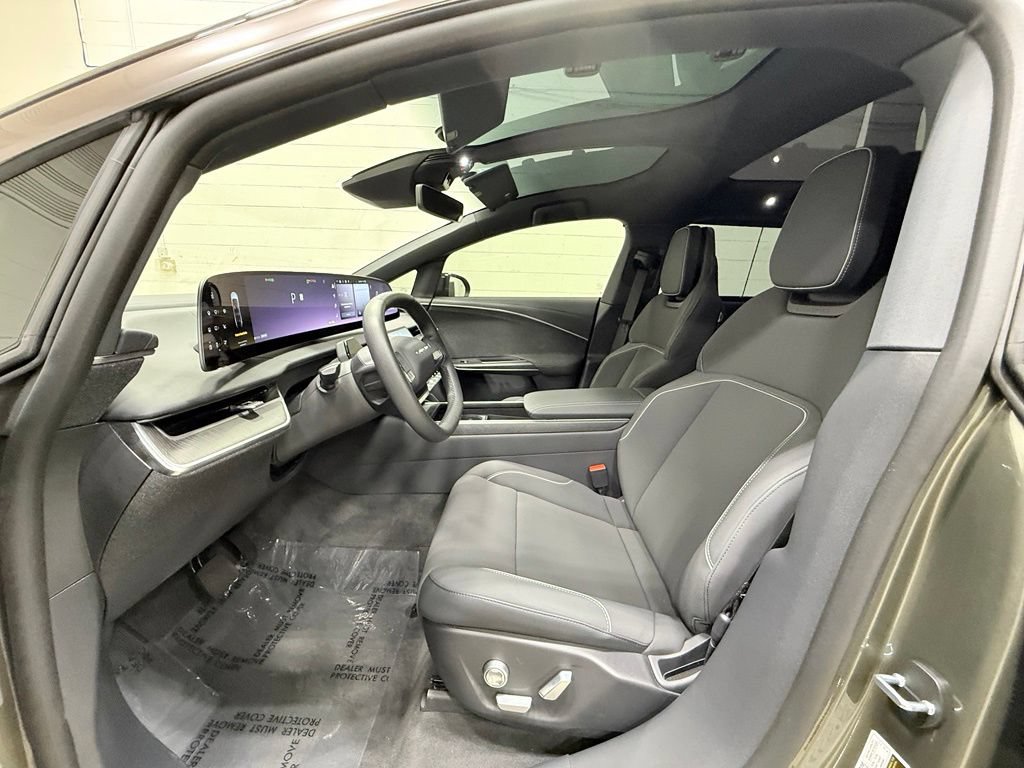Used 2026 Lucid Gravity Grand Touring AWD/4WD image 39