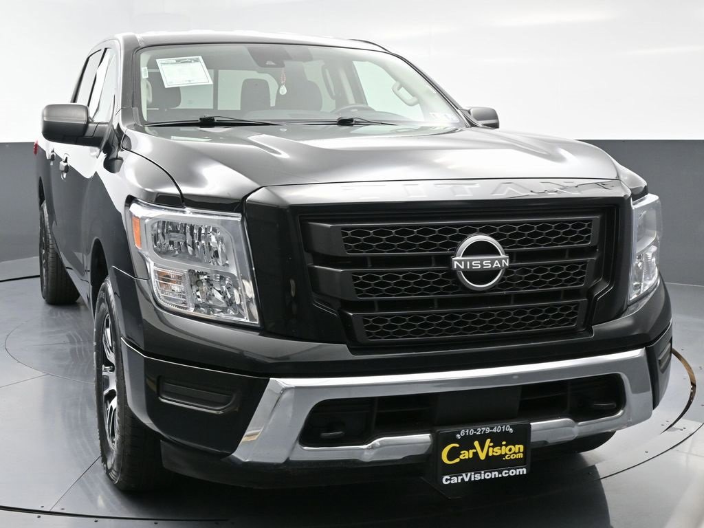 Used 2023 Nissan Titan SV image 4