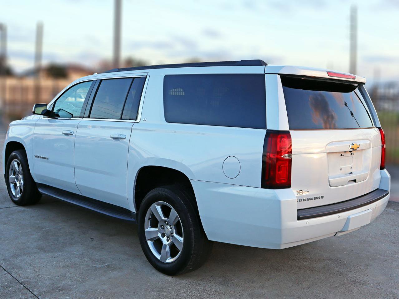 Used 2020 Chevrolet Suburban LT image 3