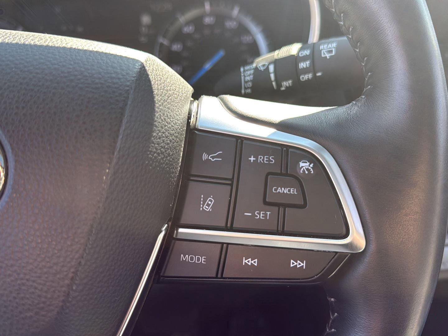 Used 2021 Toyota Highlander Limited AWD/4WD image 33
