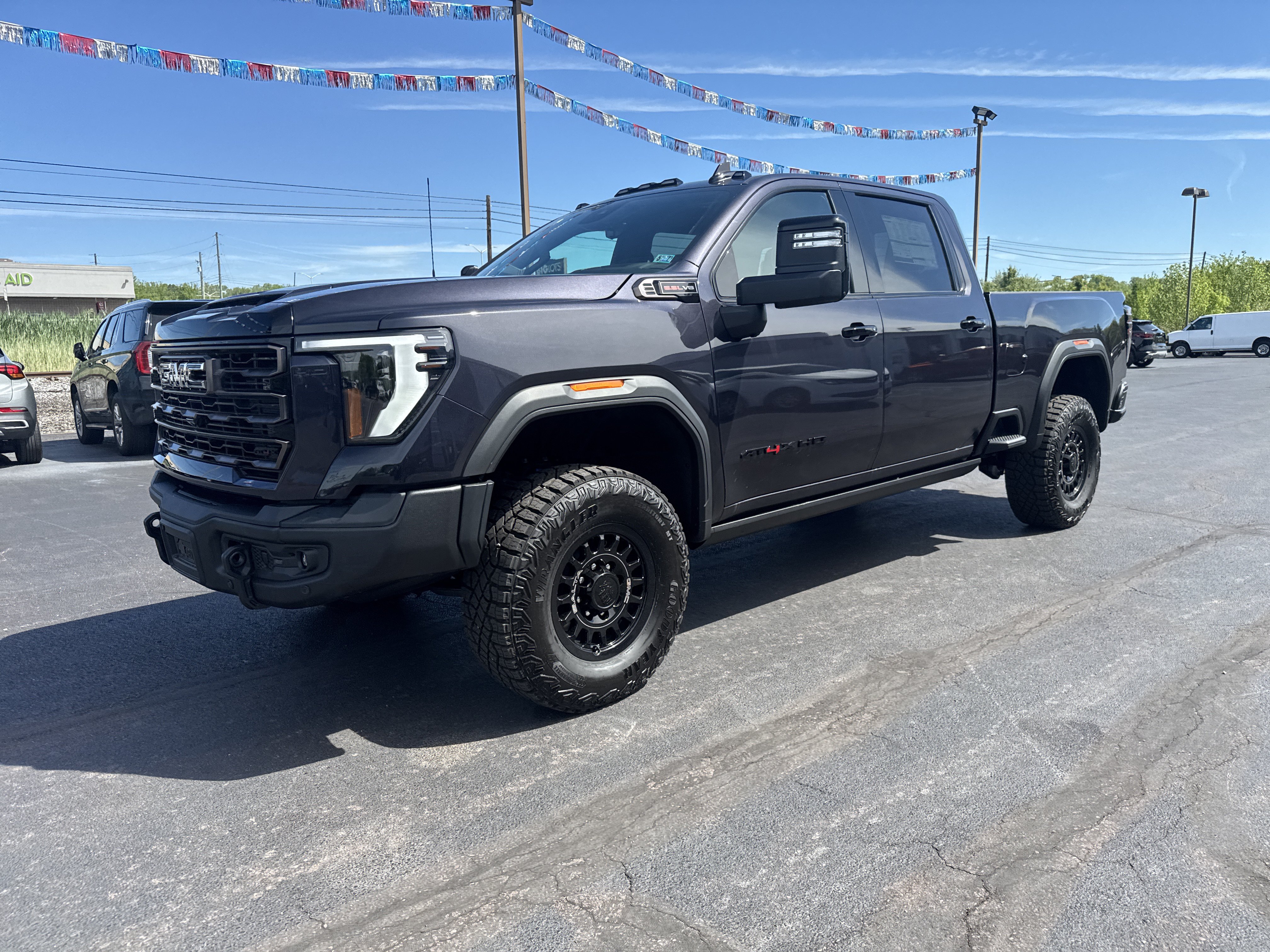 New 2026 GMC Sierra 2500 AT4X w/ AT4X AEV Edition AWD/4WD image 8
