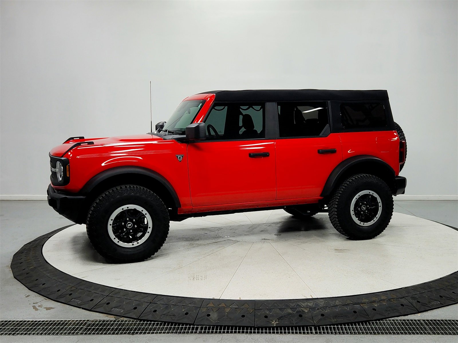 Used 2023 Ford Bronco 4-Door w/ Sasquatch Package image 3