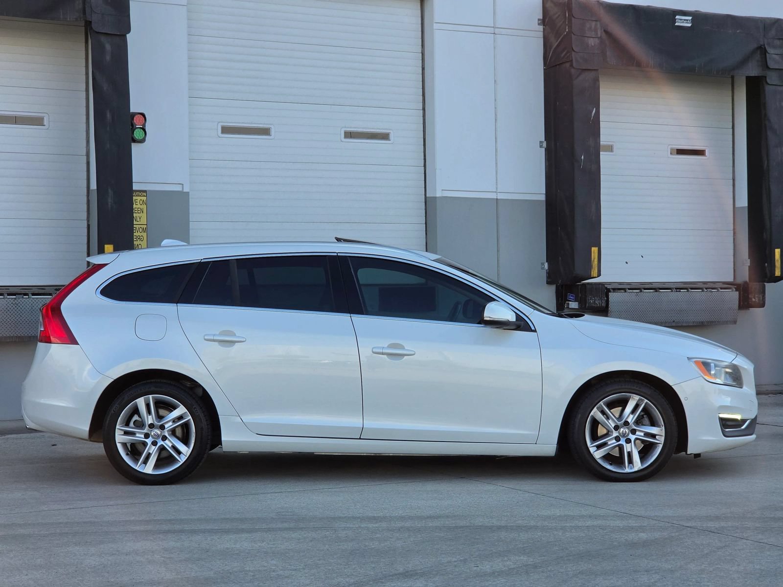 Used 2015 Volvo V60 T5 Premier FWD image 9