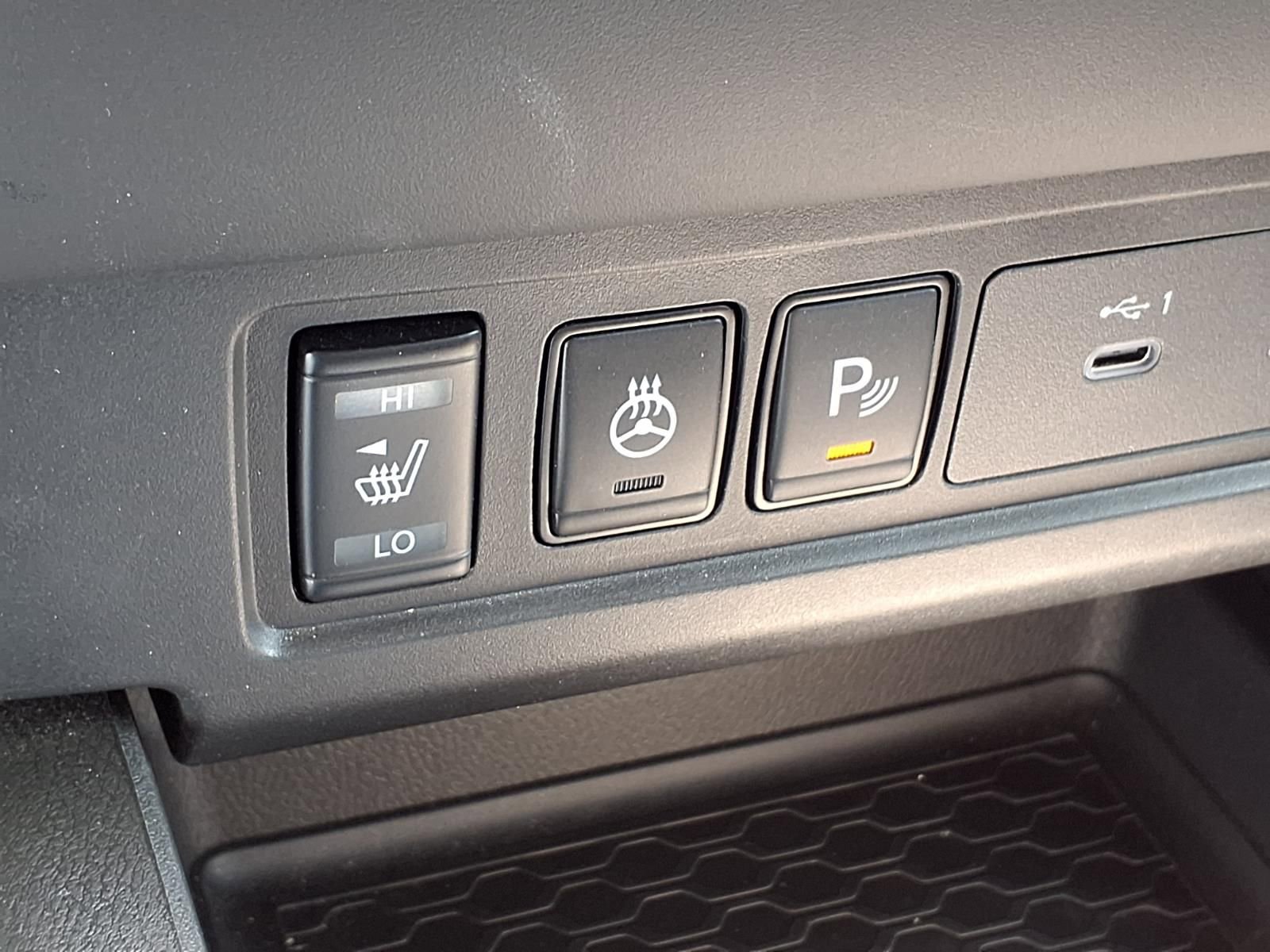 Used 2024 Nissan Frontier SV w/ SV Convenience Package RWD image 12