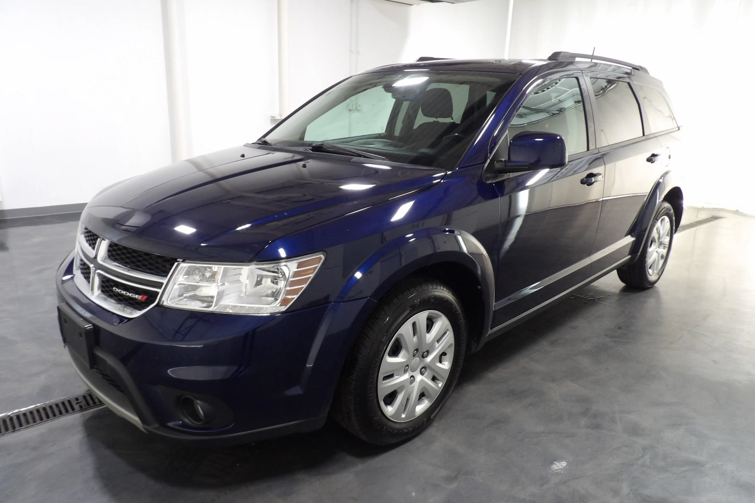Used 2019 Dodge Journey SE w/ Premium Group FWD image 3