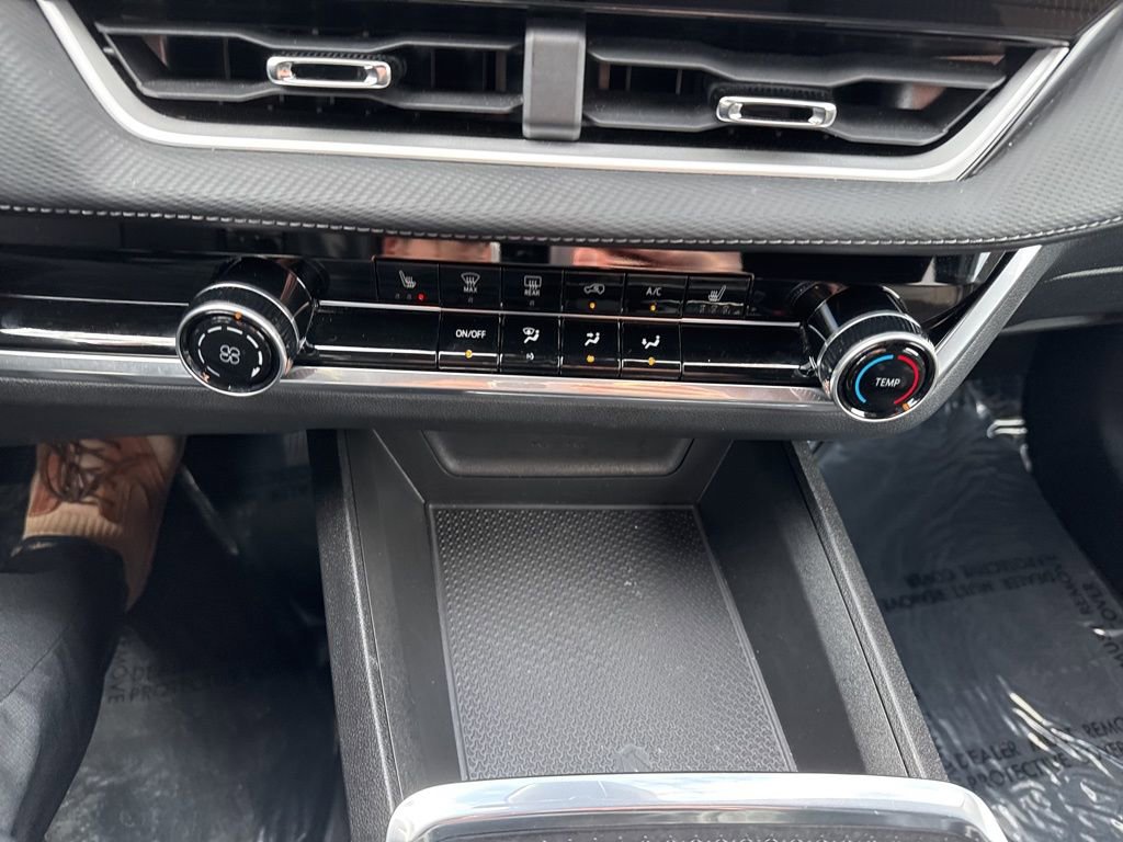 Used 2025 Chevrolet Equinox LT image 16