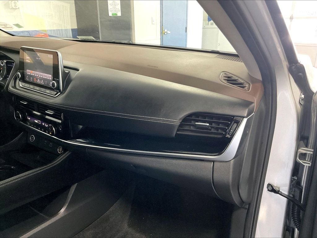 Used 2023 Nissan Rogue SL AWD/4WD image 13
