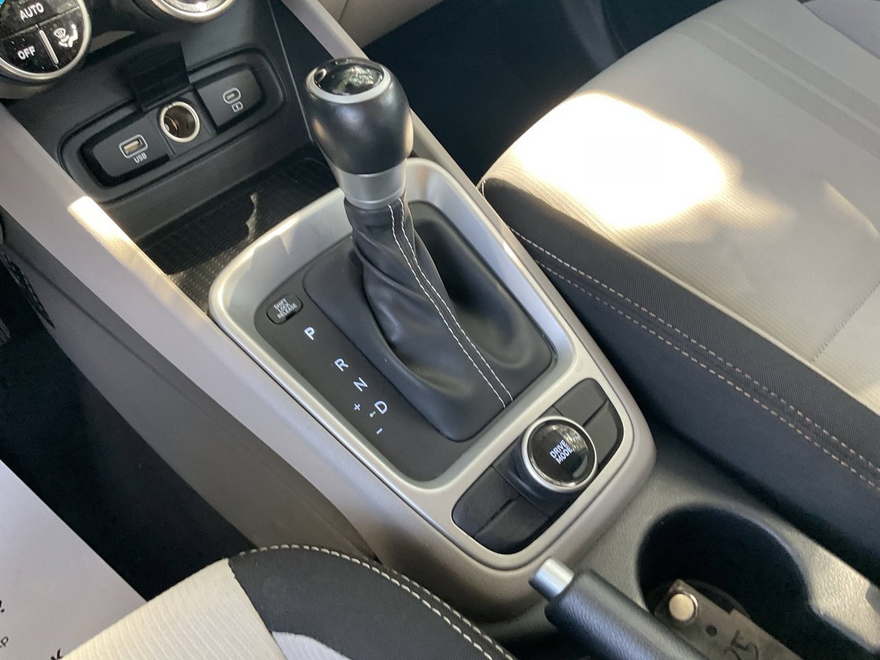 Used 2025 Hyundai Venue SEL FWD image 30