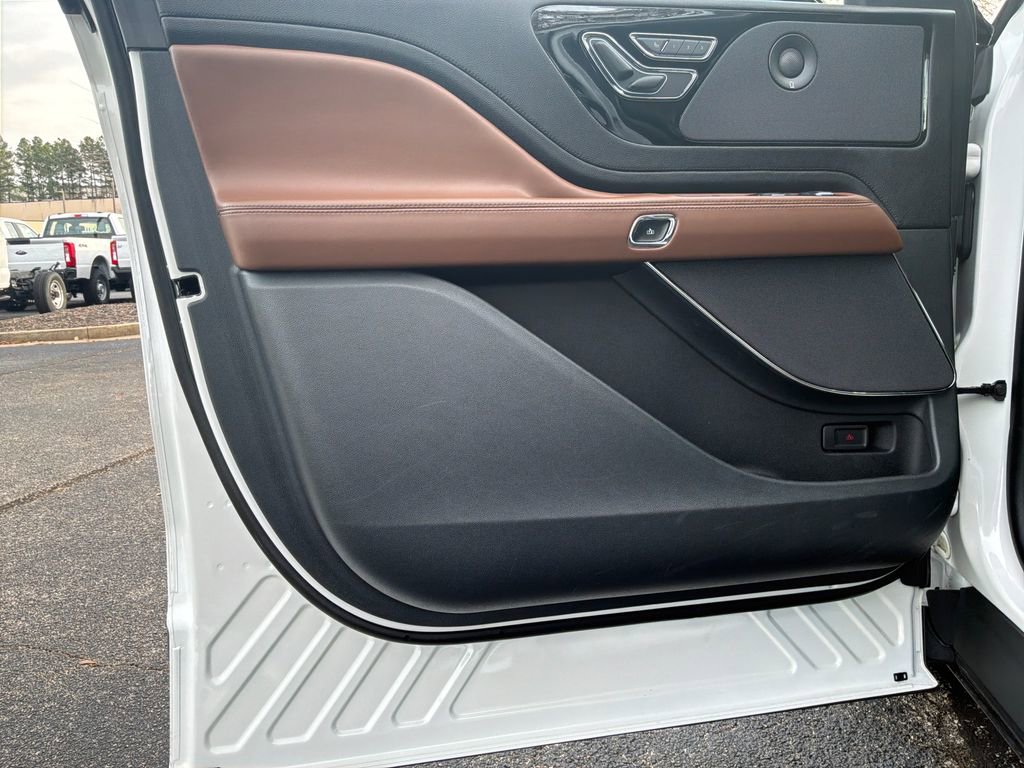 Certified 2024 Lincoln Aviator Reserve image 11