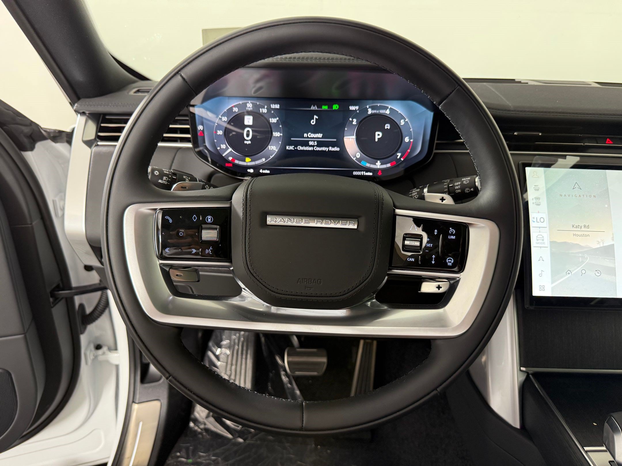 New 2026 Land Rover Range Rover Long Wheelbase SE AWD/4WD image 11