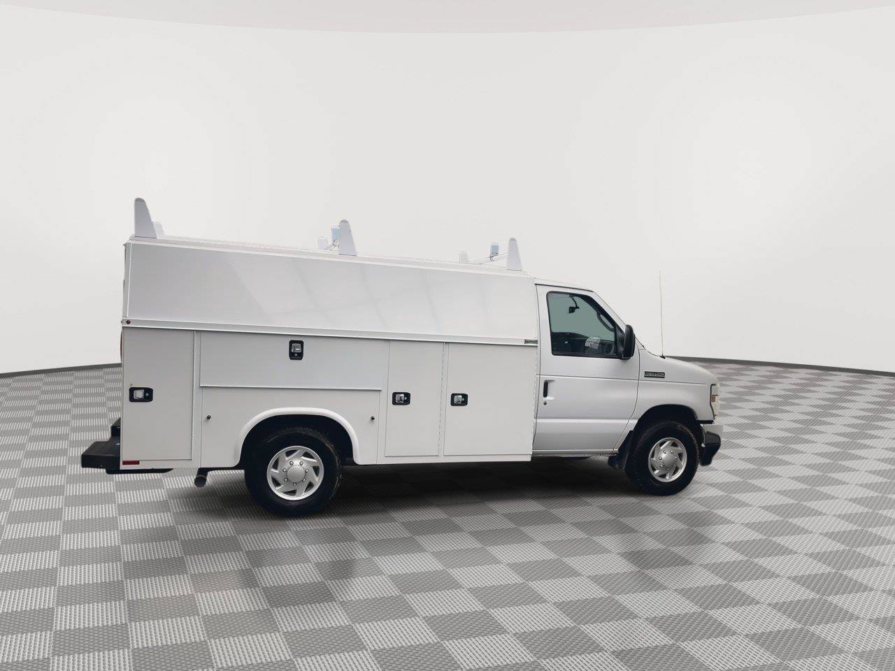 Used 2022 Ford E-350 and Econoline 350 Super Duty w/ Power Windows & Locks Group RWD image 32