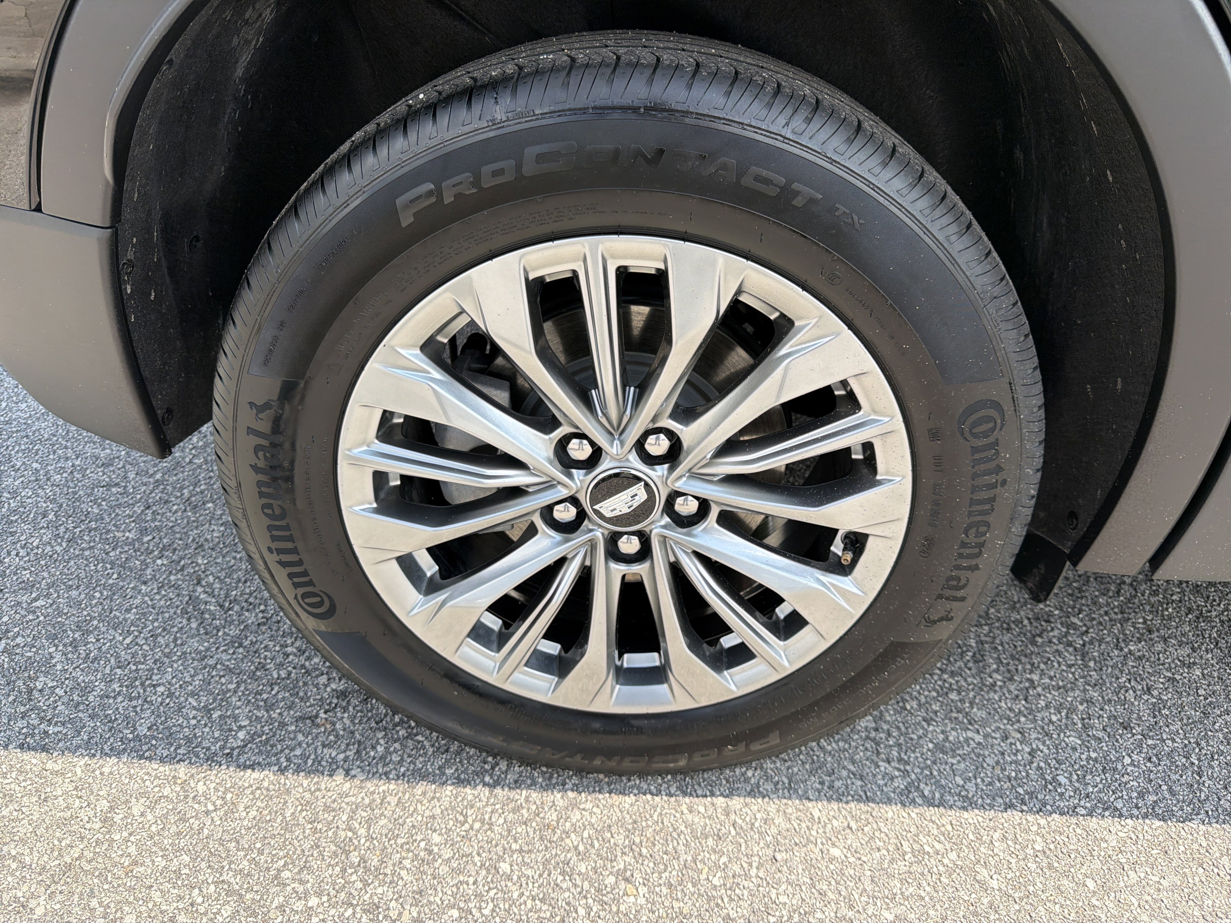 Used 2025 Cadillac XT4 Premium Luxury FWD image 21