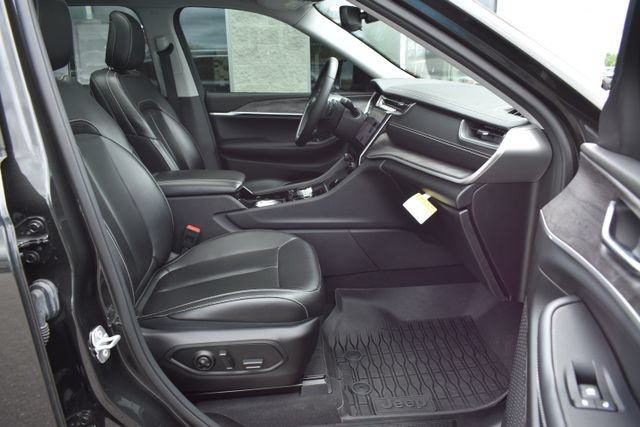 Used 2023 Jeep Grand Cherokee L Limited AWD/4WD image 52